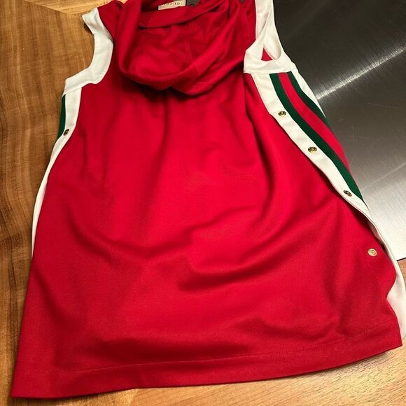 NWT- GUCCI red sleeveless hoodie dress with green and white stripes. Size medium - Picture 4 of 17